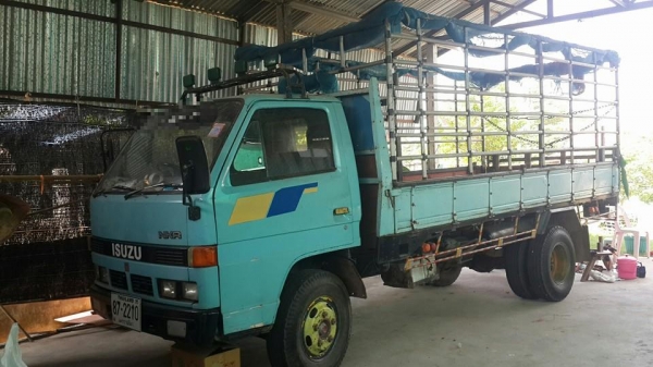 ขาย6ล้ออีซูซุNKR110 แชชซีสวยพร้อมคอกแผงข้าง เครื่อง4BE1ฝาดำ หัวเดิม พื้นดี แหนบเสริมแล้ว พร้อมลงงาน