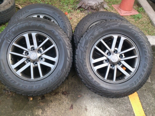 ขายแม็กTOYOTA FORTUNER ขอบ17 พร้อมยางบริดสโตนA/T 265/65R17 ยางสัปดาห์ที่31ปี13 สวยๆจำนวน 1 ชุด พร้อมน๊อตแท้ 24 ตัว