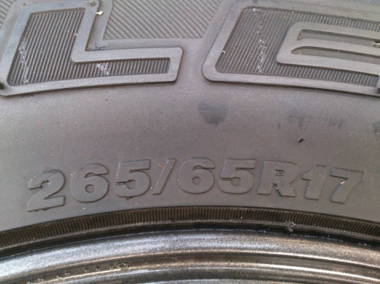 ขายแม็กTOYOTA FORTUNER ขอบ17 พร้อมยางบริดสโตนA/T 265/65R17 ยางสัปดาห์ที่31ปี13 สวยๆจำนวน 1 ชุด พร้อมน๊อตแท้ 24 ตัว