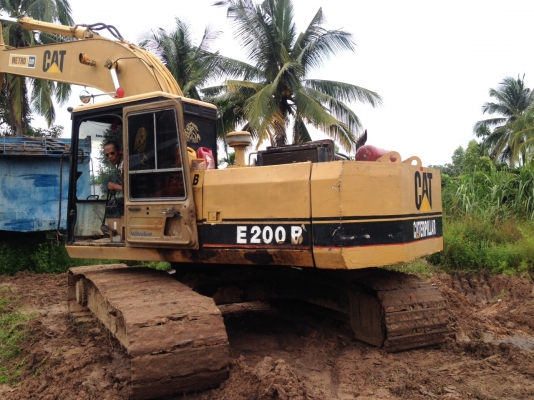 ขายรถแบ็คโฮ  CAT  E  200 B