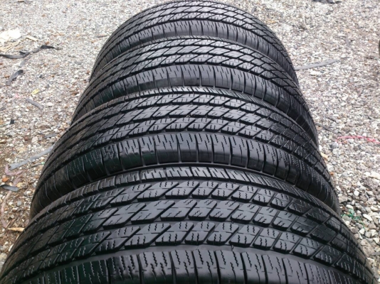 ขายยาง มิชลิน 265/65R17 ยางปี14 ดอกยางหนาเท่ากันไม่แตกลายไม่ร้าวไม่กินข้างไม่มีปะสวยๆ จำนวน 1 ชุด 7500 ขายยาง มิชลิน 265/65R17 ยางปี14 ดอกยางหนาเท่ากันไม่แตกลายไม่ร้าวไม่กินข้างไม่มีปะสวยๆ จำนวน 1 ชุด 7500