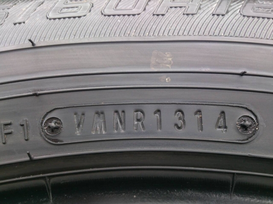 ขายยาง DUNLOP LM704 215/60R16 ยางสัปดาห์ที่13ปี14 ดอกยางสดหนาเท่ากันไม่แตกลายไม่ร้าวไม่กินข้างไม่มีปะ สวยๆ  จำนวน 1 ชุด