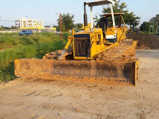 รถ แทรคเตอร์ KOMATSU D20 PLL -6 เปิด ประมูล ที่ 180,000 บาท ลงมา.