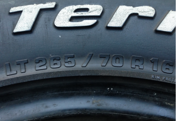 ยาง All BF goodrich 265 70 16 ดอกเต็ม พร้อมใช้งาน ราคาไม่แพง