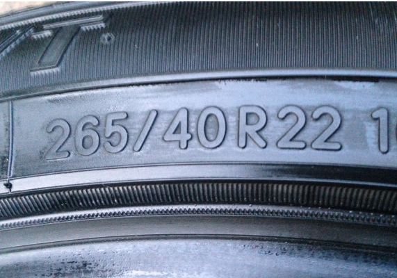 ยาง Toyo 265 40 22 ปี12 ดอกเต็ม คมๆ ราคาไม่แพง
