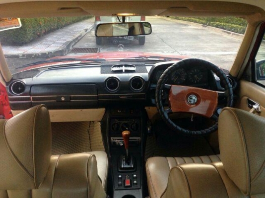 Benz W123 สีแดงเพลิง ชุดแต่ง amg รอบคัน สภาพสวย Benz W123 สีแดงเพลิง ชุดแต่ง amg รอบคัน สภาพสวย