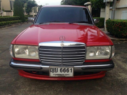 Benz W123 สีแดงเพลิง ชุดแต่ง amg รอบคัน สภาพสวย Benz W123 สีแดงเพลิง ชุดแต่ง amg รอบคัน สภาพสวย