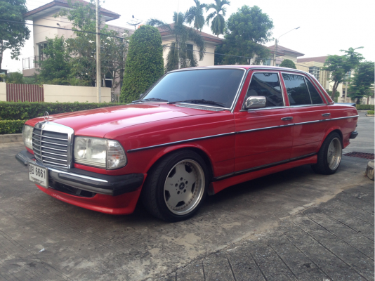 Benz W123 สีแดงเพลิง ชุดแต่ง amg รอบคัน สภาพสวย Benz W123 สีแดงเพลิง ชุดแต่ง amg รอบคัน สภาพสวย
