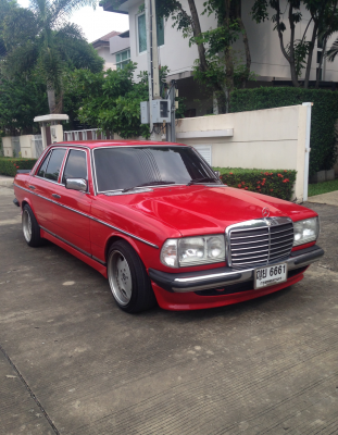 Benz W123 สีแดงเพลิง ชุดแต่ง amg รอบคัน สภาพสวย