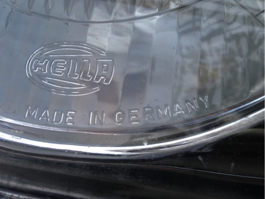 ไฟหน้า W123 ทั้งโคม Made in germany ด้านฝั่งคนขับ สภาพสวย  ราคาไม่แพง