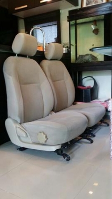 ขายเบาะหน้า Vigo รุ่น G สีครีม สภาพดี