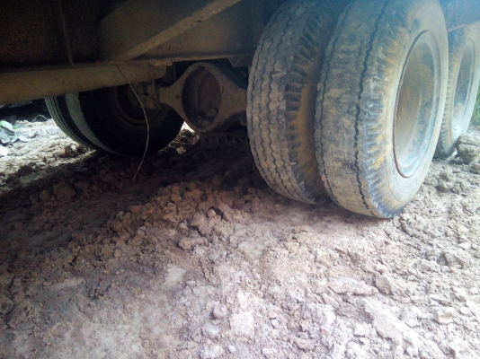 ลดสุดๆงดต่อรอง 45000บาท เทนเลอร์ใหญ่8ล้อ คัซซี10ล้อ  ขนรถเกี่ยวใหญ่ขนาดกลาง รถแม็คโคPC60