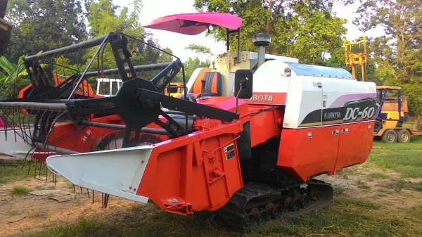 ขายรถเกี่ยวข้าว คูโบต้า DC60