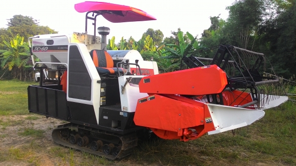 ขายรถเกี่ยวข้าว คูโบต้า DC60