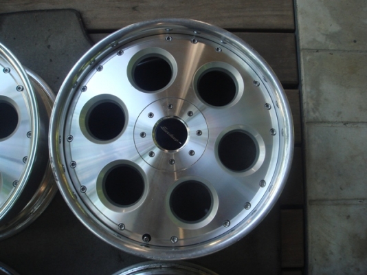 ขายล้อนอกแท้เก่าญี่ปุ่นขอบ18สภาพเดิมๆครับ 5รูและ4รู114ครับ