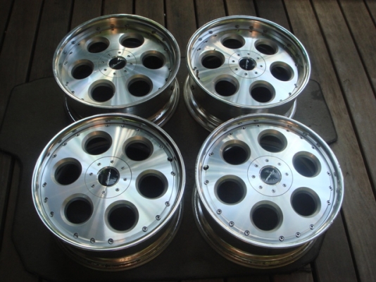ขายล้อนอกแท้เก่าญี่ปุ่นขอบ18สภาพเดิมๆครับ 5รูและ4รู114ครับ