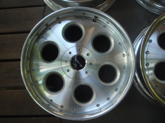 ขายล้อนอกแท้เก่าญี่ปุ่นขอบ18สภาพเดิมๆครับ 5รูและ4รู114ครับ