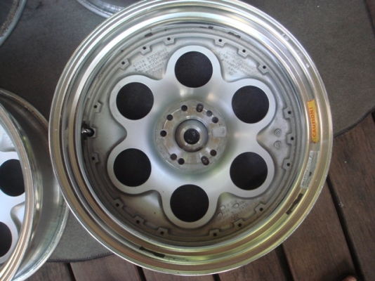 ขายล้อนอกแท้เก่าญี่ปุ่นขอบ18สภาพเดิมๆครับ 5รูและ4รู114ครับ