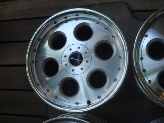 ขายล้อนอกแท้เก่าญี่ปุ่นขอบ18สภาพเดิมๆครับ 5รูและ4รู114ครับ