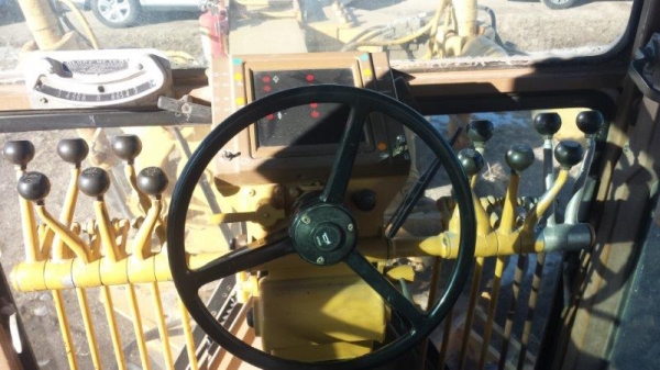 รถเกรด CAT 12G #61M12600 ปี 1988yr รถยังอยู่นอกนะคะ คันนี้มี scarify ให้ด้วยค่ะ ติดต่อ ใหม่ 061-4194022