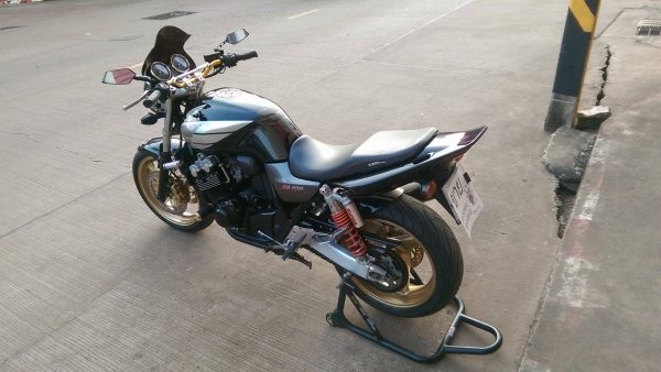 ขายคับ HONDA CB400 TECH1 ปี2000 ทะเบียนพร้อมโอนภาษีไม่ขาด ท้ายเทค3ทั้งชุด ท่อแต่ง ยางเต็ม แฮนด์แต่ง ชิวหน้า กันล้ม ราคา 95000 บาท ส่งได้ทั่วไทยคับ สนใจติดต่อ 081-0578282 คับ ส่งได้ทั่วไทยคับ สนใจติดต่อ 081-0578282 FACEBOOK ชาญณรงค์ ป๊อป ชัยอมฤต ไอดีไลน์ P