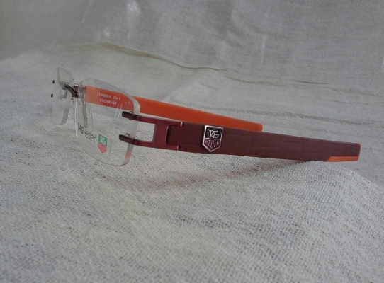 แว่นตาริมเลสไททาเนียมมือหนึ่งของแท้! TAG HEUER