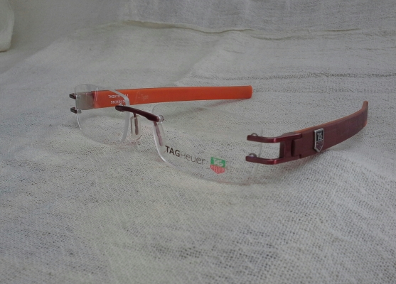 แว่นตาริมเลสไททาเนียมมือหนึ่งของแท้! TAG HEUER