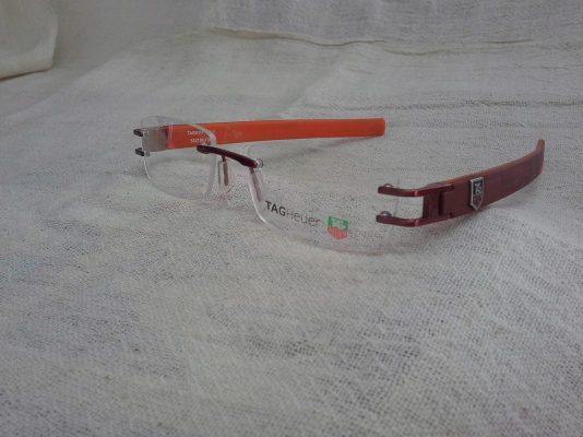 แว่นตาริมเลสไททาเนียมมือหนึ่งของแท้! TAG HEUER