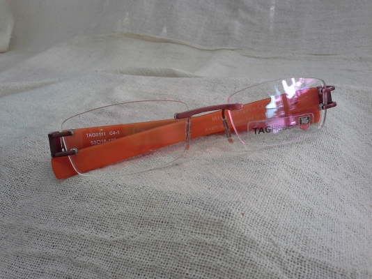 แว่นตาริมเลสไททาเนียมมือหนึ่งของแท้! TAG HEUER