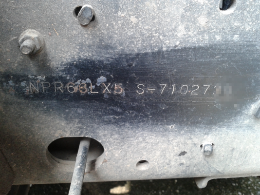 ISUZU NPR 120 รถบรรทุกน้ำมัน