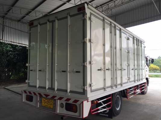 ฮีโน่  150 แรง ปี 53  ยาว 5.60 เมตร ตู้ 10 บาน ราคา 960,000 บาท