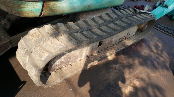 ขาย แทร็กยางสวย 1 คู่ โคมัตสุ PC40  ขนาด 72ข้อ มือสองญี่ปุ่น