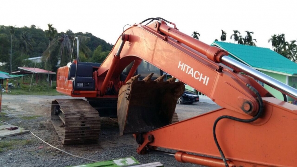 ขาย แบคโฮ ฮิตาชิ ZX200 7000 ชั่วโมง สภาพกิ๊กๆ
