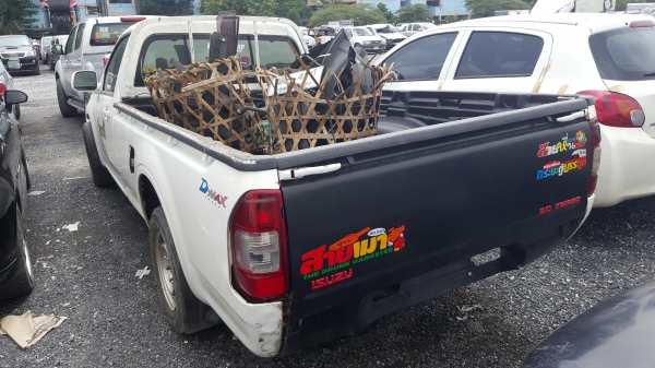 ขายซากรถกระบะ isuzu Dmax ปี2005 สำหรีบนักปั้น ขายตามสภาพ พร้อมเล่มทะเบียน