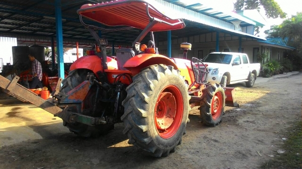 ขายรถไถ KUBOTA M 6040 สภาพดีเดิมๆพร้อมใช้งาน อุปกรณ์ 2 ชิ้นมีพร้อมดันหน้าและ ผานพรวน ขายรถไถ KUBOTA M 6040 สภาพดีเดิมๆพร้อมใช้งาน อุปกรณ์ 2 ชิ้นมีพร้อมดันหน้าและ ผานพรวน