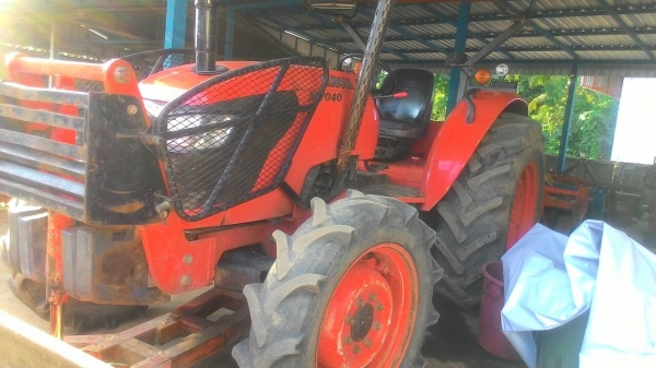 ขายรถไถ KUBOTA M 6040 สภาพดีเดิมๆพร้อมใช้งาน อุปกรณ์ 2 ชิ้นมีพร้อมดันหน้าและ ผานพรวน ขายรถไถ KUBOTA M 6040 สภาพดีเดิมๆพร้อมใช้งาน อุปกรณ์ 2 ชิ้นมีพร้อมดันหน้าและ ผานพรวน