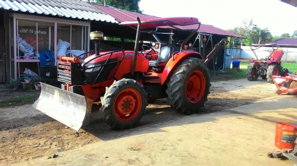 ขายรถไถ KUBOTA M 6040 สภาพดีเดิมๆพร้อมใช้งาน อุปกรณ์ 2 ชิ้นมีพร้อมดันหน้าและ ผานพรวน ขายรถไถ KUBOTA M 6040 สภาพดีเดิมๆพร้อมใช้งาน อุปกรณ์ 2 ชิ้นมีพร้อมดันหน้าและ ผานพรวน
