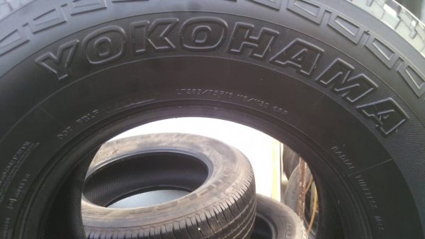 ขายยางโยโก 285/75R16 ยางปี 11 สภาพสวย