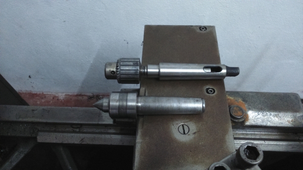 เครื่่องกลึง 4 ฟุตพร้อมใช้งาน