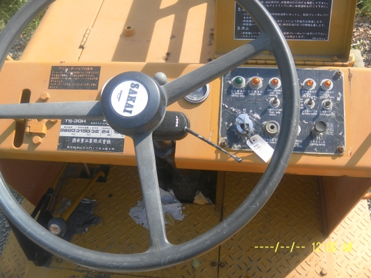 ขายด่วนรถบดSAKAI 3ตันหน้ายางหลังยาง7ล้อเก่านอกพร้อมใช้ราคา110000บาทสนใจโทร0816426706