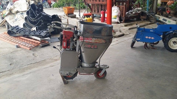 เครื่องหยอดปุ๋ย OCHIAI รุ่น SR-8W เก่าญี่ปุ่น สภาพพร้อมใช้งาน เครื่องยนต์แรงและติดง่าย