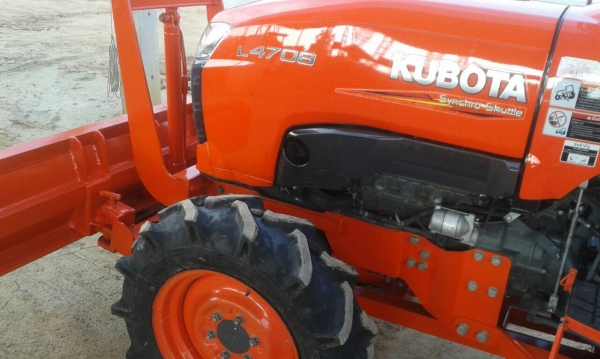 รถไถคูโบต้าL4708 พร้อมไช้งานสวยมากๆ ไมร์900ช.ม.  ขายใน  ราคา398000บาท รถอยู่วังบัว คลองขลุง กำแพงเพชร   มีไบมีดหน้าหนึ่งตราช้างคานล้าง 1อัน ผาน6หนึ่งอัน สนใจสอบุถามได้ที่081 3655997 อำพร  พาเจริญ  ราคาต่อรองได้อีกนะครับ