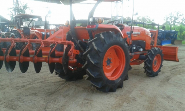 รถไถคูโบต้าL4708 พร้อมไช้งานสวยมากๆ ไมร์900ช.ม.  ขายใน  ราคา398000บาท รถอยู่วังบัว คลองขลุง กำแพงเพชร   มีไบมีดหน้าหนึ่งตราช้างคานล้าง 1อัน ผาน6หนึ่งอัน สนใจสอบุถามได้ที่081 3655997 อำพร  พาเจริญ  ราคาต่อรองได้อีกนะครับ