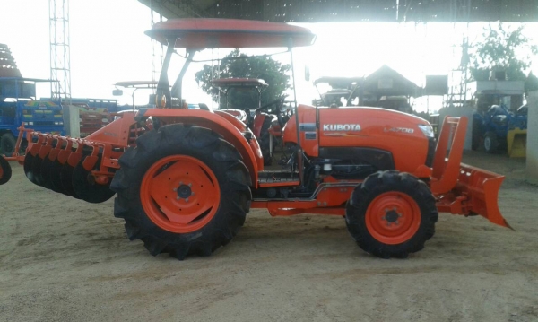 รถไถคูโบต้าL4708 พร้อมไช้งานสวยมากๆ ไมร์900ช.ม.  ขายใน  ราคา398000บาท รถอยู่วังบัว คลองขลุง กำแพงเพชร   มีไบมีดหน้าหนึ่งตราช้างคานล้าง 1อัน ผาน6หนึ่งอัน สนใจสอบุถามได้ที่081 3655997 อำพร  พาเจริญ  ราคาต่อรองได้อีกนะครับ