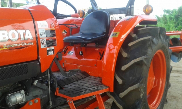 รถไถคูโบต้าL4708 พร้อมไช้งานสวยมากๆ ไมร์900ช.ม.  ขายใน  ราคา398000บาท รถอยู่วังบัว คลองขลุง กำแพงเพชร   มีไบมีดหน้าหนึ่งตราช้างคานล้าง 1อัน ผาน6หนึ่งอัน สนใจสอบุถามได้ที่081 3655997 อำพร  พาเจริญ  ราคาต่อรองได้อีกนะครับ