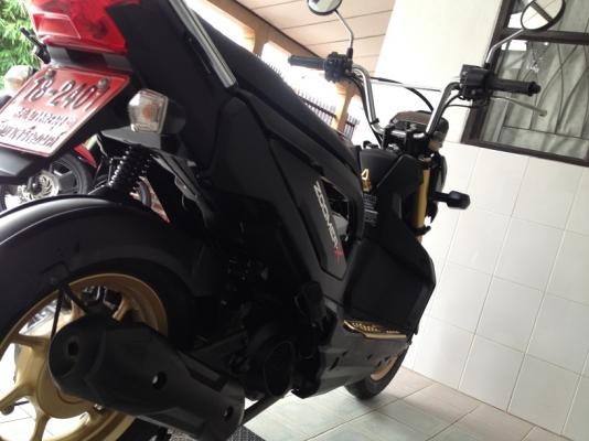 Zoomer-x ตัวTOP โฉมใหม่ สีดำด้าน วิ่ง4000 ปี58 (ของแถม 4 รายการ) Zoomer-x ตัวTOP โฉมใหม่ สีดำด้าน วิ่ง4000 ปี58 (ของแถม 4 รายการ)