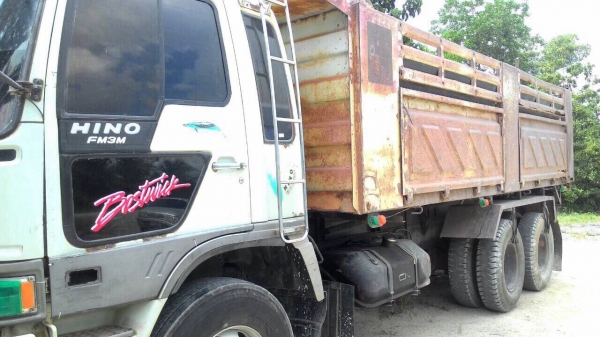 ขายรถ10ล้อดั้มพ์ HINO FM3MNLD เครื่อง 240แรงม้า ปี38 สนใจโทร 081-970-1072