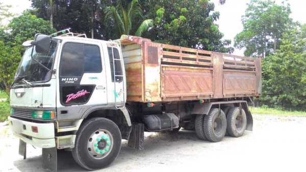 ขายรถ10ล้อดั้มพ์ HINO FM3MNLD เครื่อง 240แรงม้า ปี38 สนใจโทร 081-970-1072