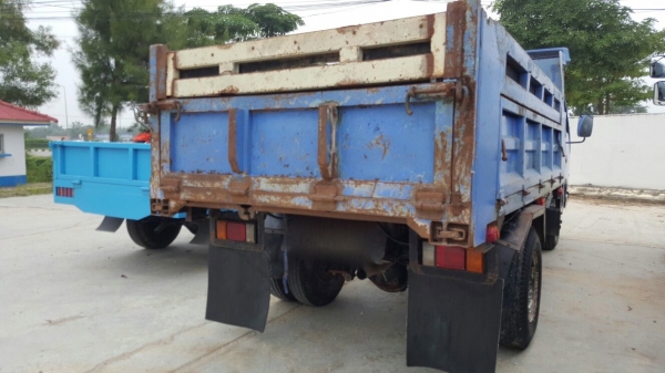 รถอีซูซู 6 ล้อดั้ม NKR 130 แรงม้า. ปี 47.    สนใจติดต่อ  081 - 6079515