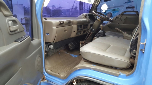 รถอีซูซู 6 ล้อดั้ม NKR 130 แรงม้า. ปี 47.    สนใจติดต่อ  081 - 6079515